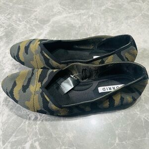 TORRID Size 9.5 Stretch Knit Camo Flats Loafers Slip On Comfy Flex Shoes